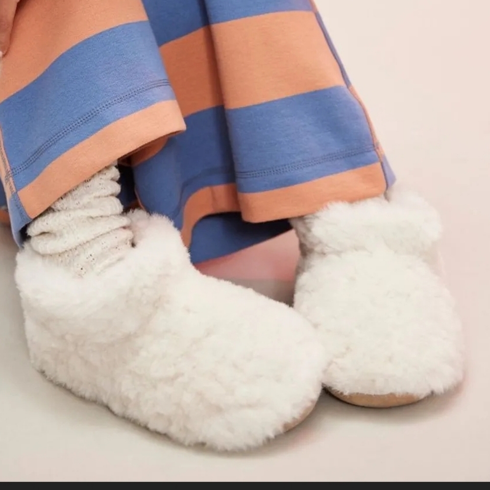 Free People My Favorite Faux Fur Slipper Socks/Ivory